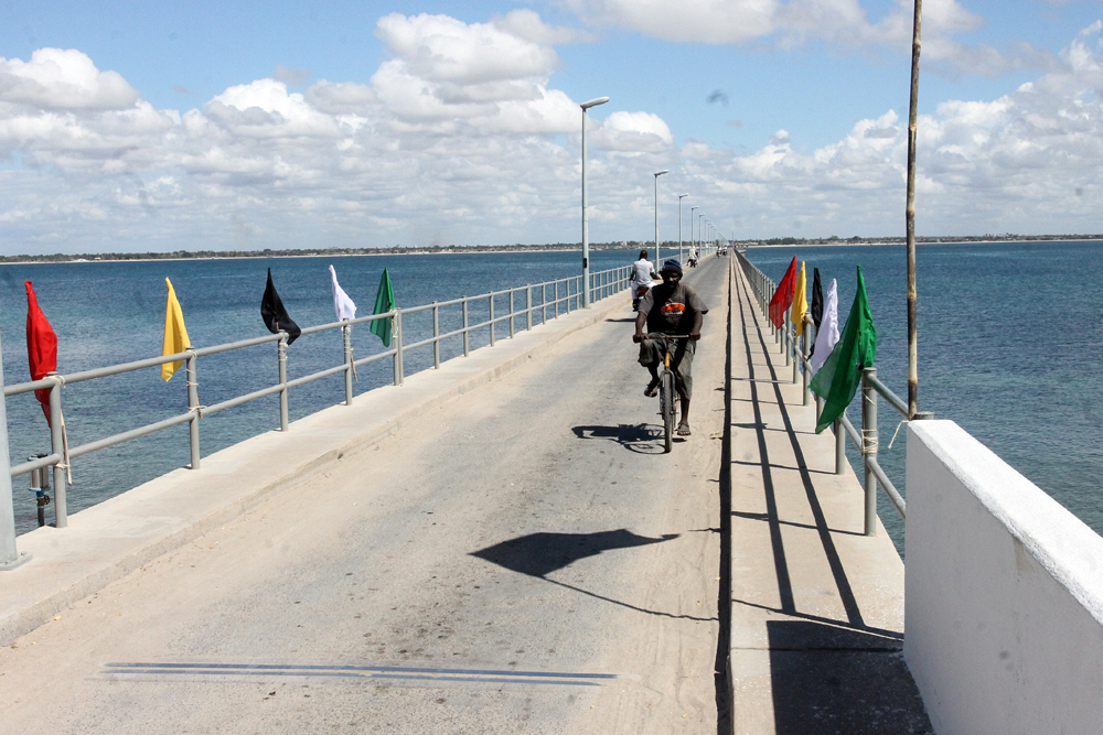 Ponte que liga a Ilha de Moçambique e a parte continental da província de Nampula